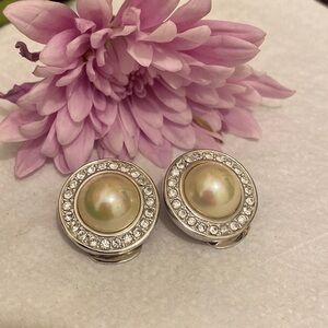 Dior Vintage Pearl Earrings. Perfect condition.